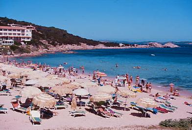 baja_sardinia_spiaggia_1.jpg 25.6K